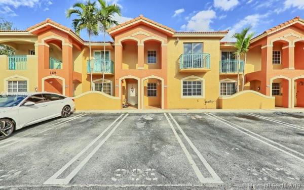 Bonita Golfview Townvillas, 7225 NW 173rd Dr #903, Country Club, Florida 33015, image 2