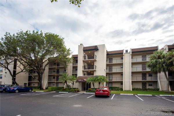 Lagoon Place, 9230 Lagoon Pl #414, Davie, Florida 33324, image 2