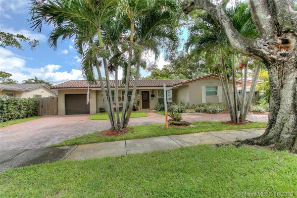 Miami Lakes Residential, 14325 Tabebuia Ln, Miami Lakes, Florida 33014, image 2