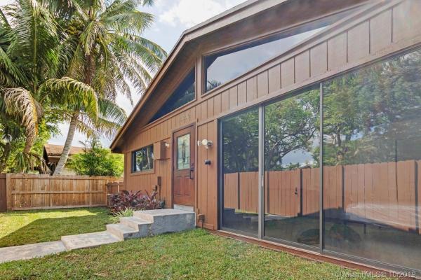 Pinetree Village, 11330 SW 114th Lane Cir, Kendall, Florida 33176, image 2