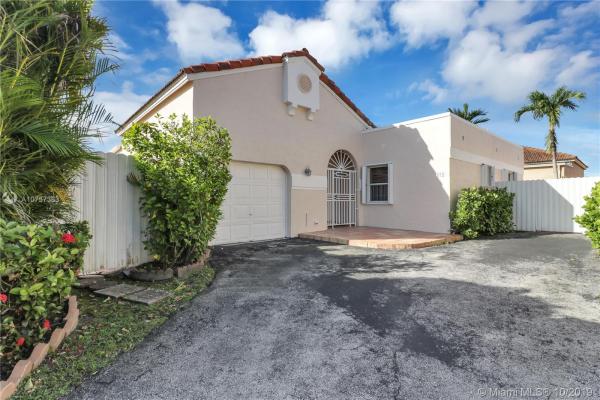 Lake Pointe, 652 NW 122nd Pl, Tamiami, Florida 33182, image 2