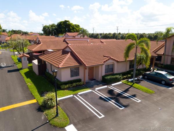 Villa Homes At The Moors, 6216 NW 170th Ter #6216, Country Club, Florida 33015, image 2