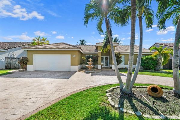Munne Royal Homes, 19721 Cutler Ct, Cutler Bay, Florida 33189, image 2