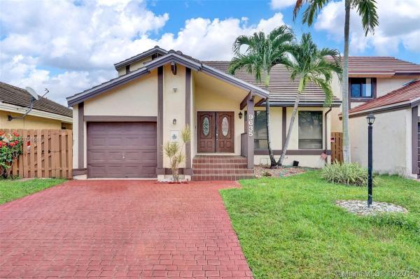 Pelican Point At The Hammocks, 9635 SW 148th Pl, The Hammocks, Florida 33196, image 2