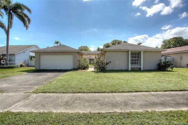 Country Lake Manors, 5860 NW 193rd St, Country Club, Florida 33015, image 2