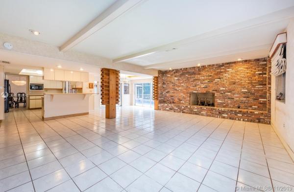 Loch Lomond, 16000 W Troon Cir, Miami Lakes, Florida 33014, image 2