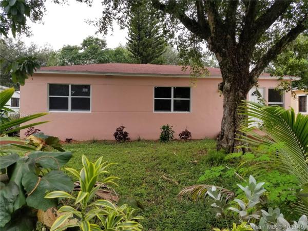 Irons Manor, 950 NE 131st St, North Miami, Florida 33161, image 2