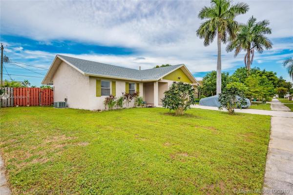 West Deerfield Beach, 373 SW 33rd Ter, Deerfield Beach, Florida 33442, image 2