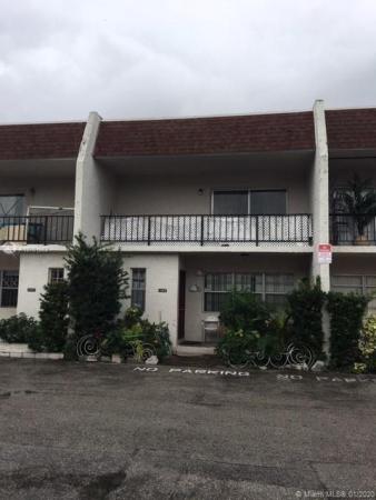 Mansion Townhouse, 15129 NE 6 Ave #39, Golden Glades, Florida 33162, image 2