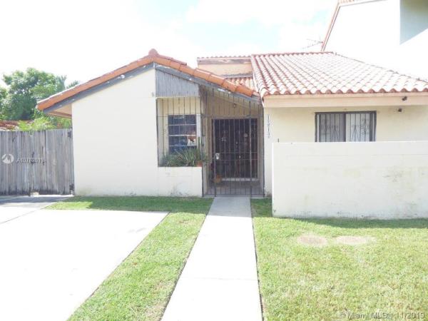 Twin Chalets At International Gardens, 1512 SW 118th Ave #A, Tamiami, Florida 33184, image 2