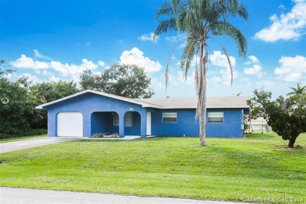 1038 SE Lansdowne Ave, Florida 34983, image 2