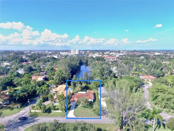 Country Club Estates, 745 Morningside Dr, Miami Springs, Florida 33166, image 2