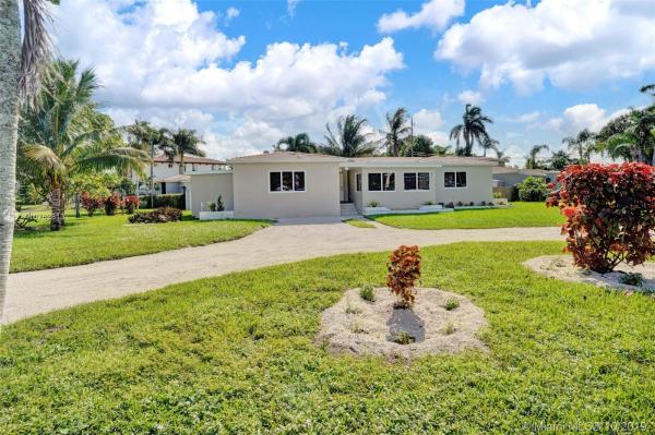 Biscayne Gardens, 13851 NE Miami Ct, Golden Glades, Florida 33161, image 2