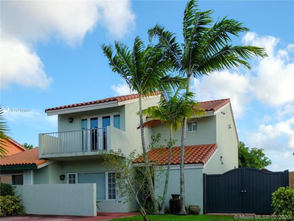 Twin Chalets At International Gardens, 11766 SW 14th Ter, Tamiami, Florida 33184, image 2