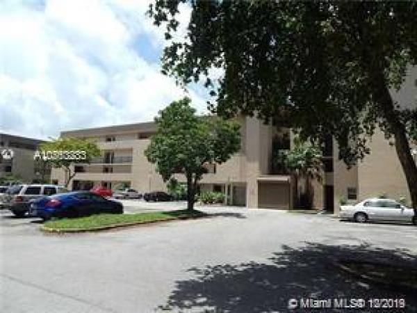 Pinebark, 816 NW 87th Ave #201, Fountainebleau, Florida 33172, image 2