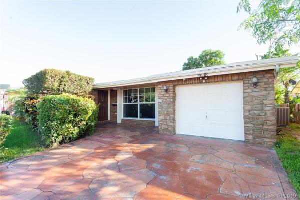 8638 W Long Acre Dr, Miramar, Florida 33025, image 2