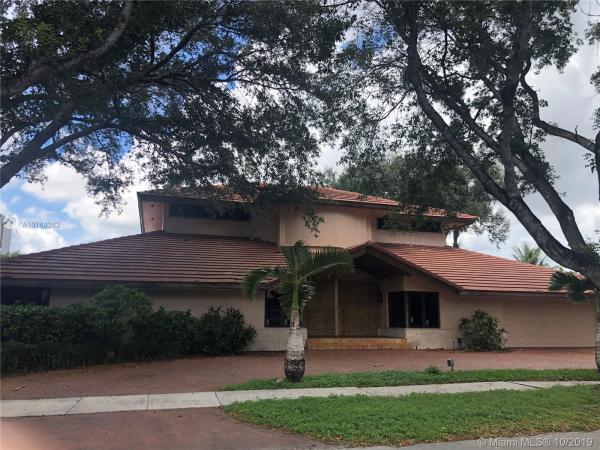 Loch Lomond, 16020 E Troon Cir, Miami Lakes, Florida 33014, image 2