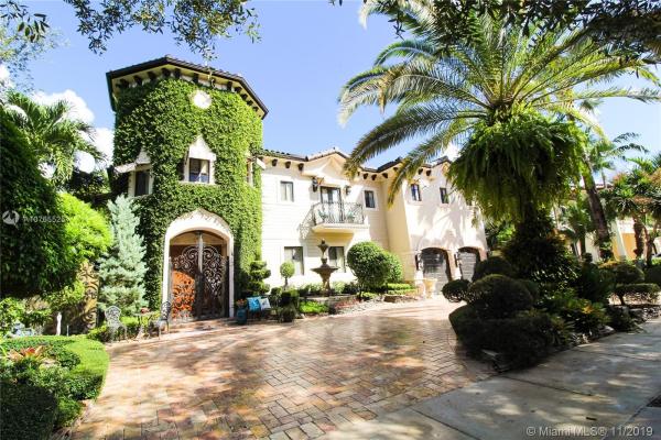 Castles At West Lakes, 7813 NW 165th St, Miami Lakes, Florida 33016, image 2
