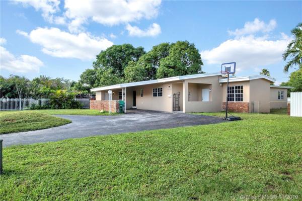 Biscayne Gardens, 14530 Garden Dr, Golden Glades, Florida 33168, image 2