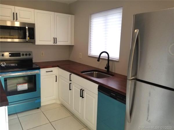 Cherry Lane Townhomes, 4610 Cherry Rd, West Palm Beach, Florida 33417, image 2