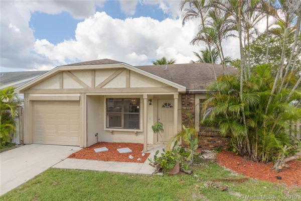 Tudor Woods, 11148 W Model Cir W, Boca Raton, Florida 33428, image 2