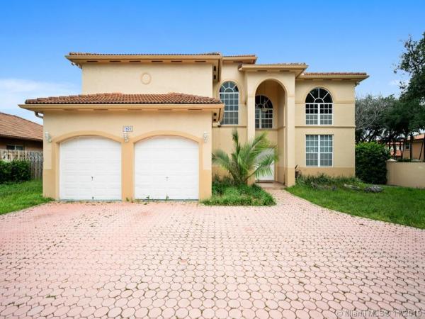 Royal Lake Estates, 7870 NW 160th Ter, Miami Lakes, Florida 33016, image 2