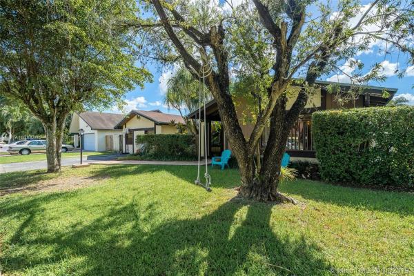 Calusa Club Estates, 13270 SW 99th Ter, The Crossings, Florida 33186, image 2
