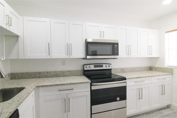 Tangerine Of Pine Island Ridge, 9400 Tangerine Pl, Davie, Florida 33324, image 2