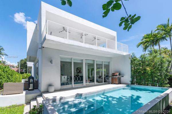 Sunset Lake, 2057 N Bay Rd, Miami Beach, Florida 33140, image 2