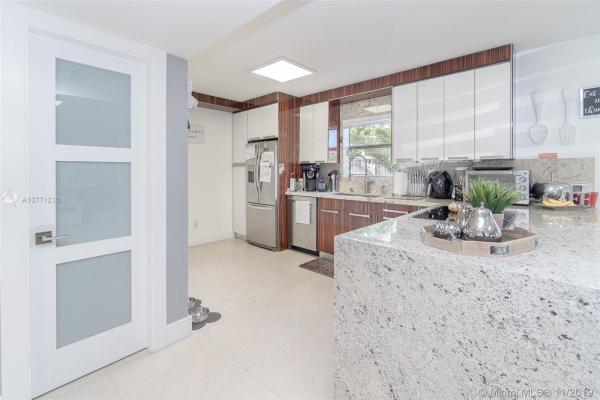 Ludlum Lakes Townhouses 2, 7000 NW 169th St #7000, Hialeah, Florida 33015, image 2