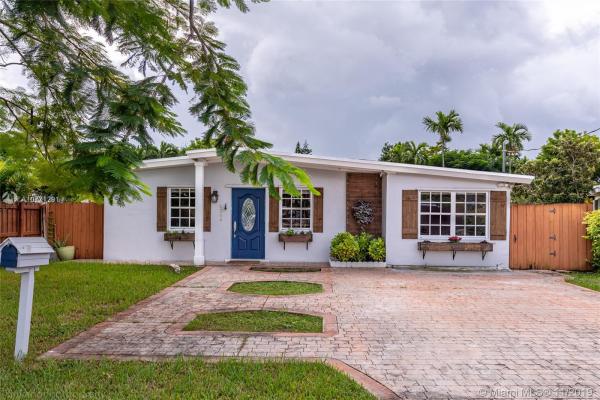 Coral Villas, 6264 SW 31st St, Coral Terrace, Florida 33155, image 2