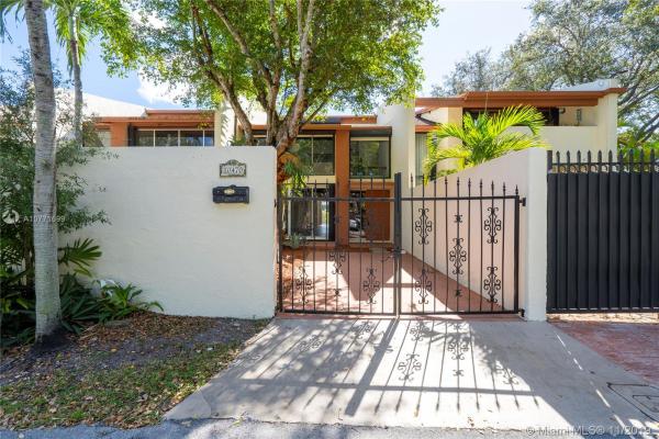 Sunset Park Lake Villas, 10470 SW 78th St #10470, Kendall, Florida 33173, image 2