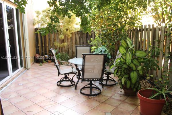 Villa Vizcaya, 8401 NW 139th Ter #3210, Miami Lakes, Florida 33016, image 2