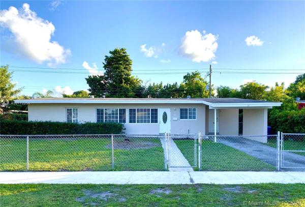 Scott Lake Manor, 810 NW 179th Ter, Miami Gardens, Florida 33169, image 2