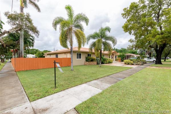 Country Club Estates, 580 La Villa Dr, Miami Springs, Florida 33166, image 2