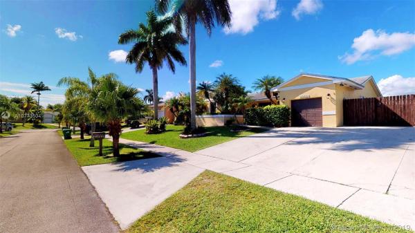 Old Cutler Common, 21420 SW 97th Pl, Cutler Bay, Florida 33189, image 2
