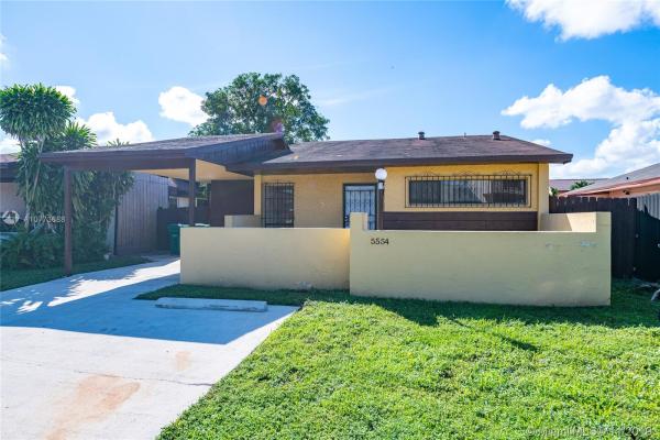 Lakes Of Acadia, 5554 NW 192nd Ln, Miami Gardens, Florida 33055, image 2