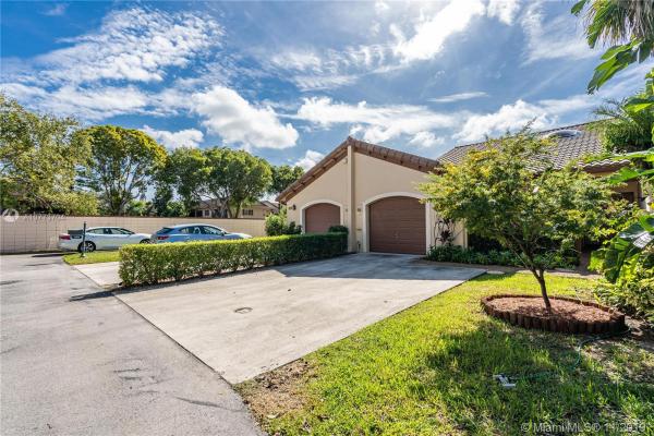 Kings Court West, 11318 SW 85th Ln #11318, Kendall, Florida 33173, image 2