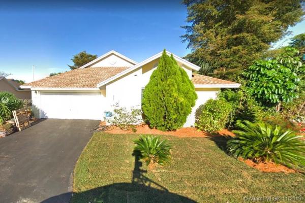 Royal Glen, 13925 SW 100th Ln, The Hammocks, Florida 33186, image 2