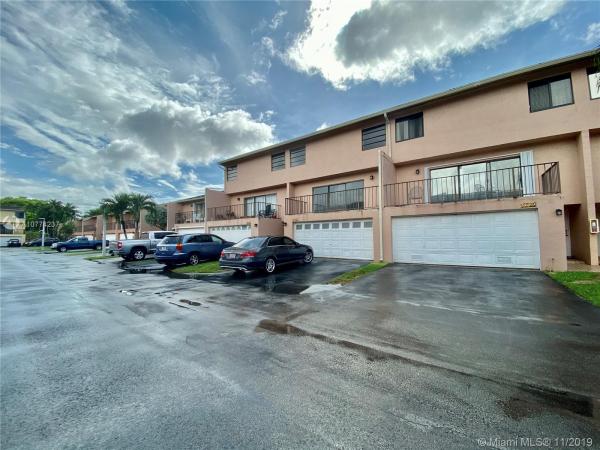Suncrest Townhouses, 8732 SW 154th Cir Pl #5M, Kendall West, Florida 33193, image 2