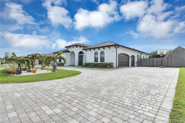 13104 SW 211th Ter, Unincorporated Dade County, Florida 33177, image 2