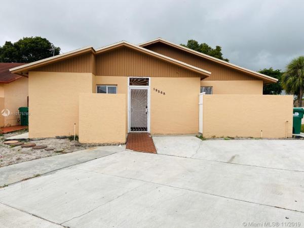 Lakes Of Acadia, 19568 NW 51st Pl, Miami Gardens, Florida 33055, image 2