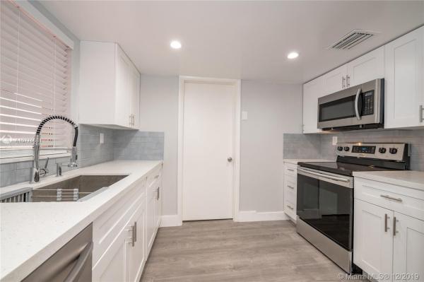 Lakes Of Acadia, 19466 NW 54th Pl #19466, Miami Gardens, Florida 33055, image 2