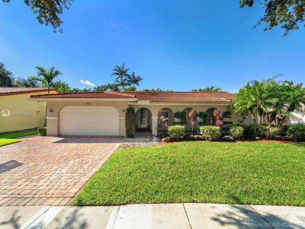 Miami Lakes Residential, 6910 Bottlebrush Dr, Miami Lakes, Florida 33014, image 2