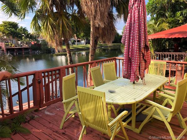 Lake Village At International Lake Townhouses, 2224 SW 122nd Ave #13, Tamiami, Florida 33175, image 2