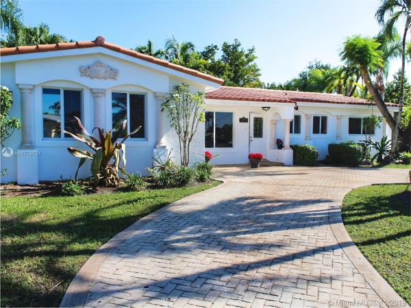 Heftler Homes, 4235 SW 103rd Ave, Westwood Lakes, Florida 33165, image 2