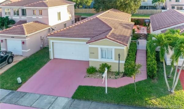 Weitzer Serena Lakes West, 14288 SW 175th Ter, Richmond West, Florida 33177, image 2