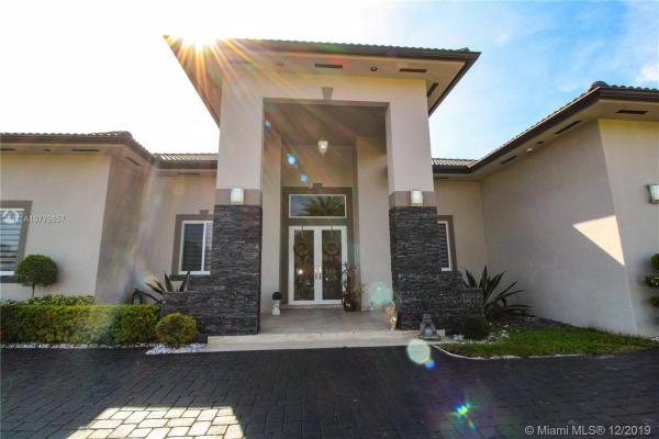 Castellon Estates, 9722 NW 131st St, Hialeah Gardens, Florida 33018, image 2