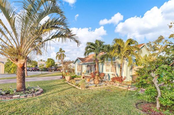 Leslie Patio Homes, 20353 NW 36th Ave, Miami Gardens, Florida 33056, image 2