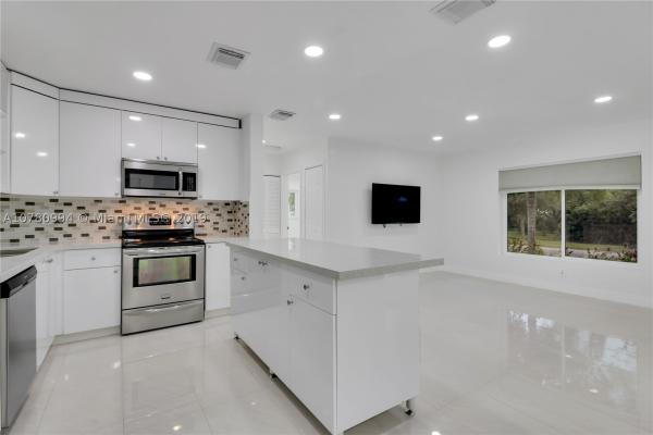 South Coral Homes, 9871 Jamaica Dr, Cutler Bay, Florida 33189, image 2